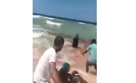 مصر.. مقتل رجل على يد متحرش بزوجته بعد شجار بينهما مصر.. مقتل رجل على يد متحرش بزوجته بعد شجار بينهما