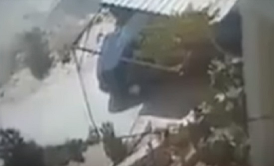 بالفيديو : حادث غريب ومروع في إربد بالفيديو : حادث غريب ومروع في إربد