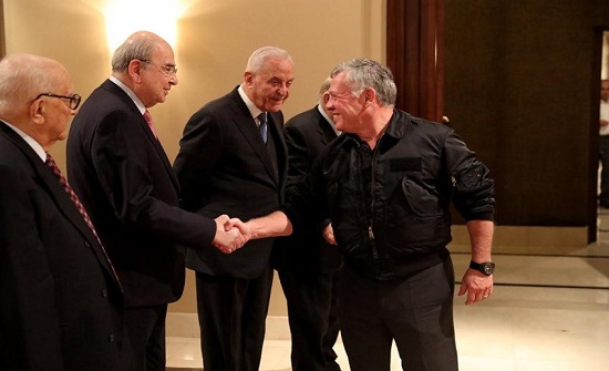 الملك يلتقي رؤساء وزراء سابقين - تفاصيل