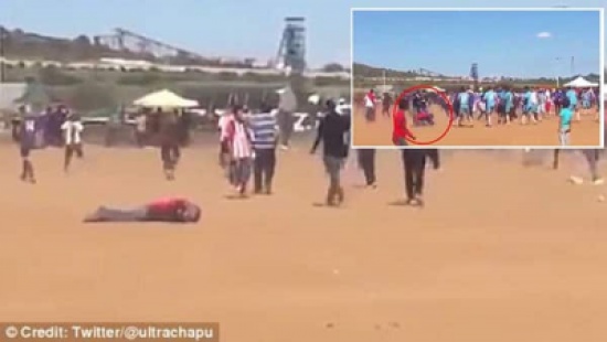 بالفيديو: إعدام مشجع بدم بارد على ملعب كرة قدم