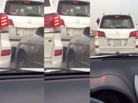 شاهد: سيارتين من نفس النوع تحملان نفس اللوحة