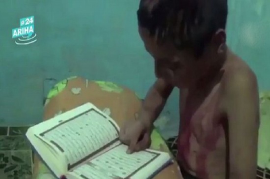 فيديو : طفل سوري ملطخ بالدماء يقرأ القرآن