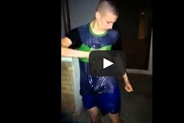 يخوض تحدي دلو الثلج... بالنار