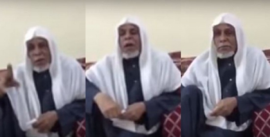 ‏⁧‫فيديو‬⁩: مسن وفي توفيت زوجته فقام برثائها بأبياتٍ شعريةٍ مؤثرة