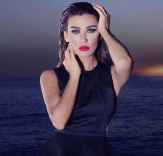 نادين الراسي تشعر بالبرد وترتدي الشورت! – بالصورة نادين الراسي تشعر بالبرد وترتدي الشورت! – بالصورة