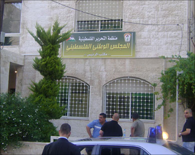 المجلس الوطني الفلسطيني يستنكر اعتقال نواب في المجلس التشريعي المجلس الوطني الفلسطيني يستنكر اعتقال نواب في المجلس التشريعي