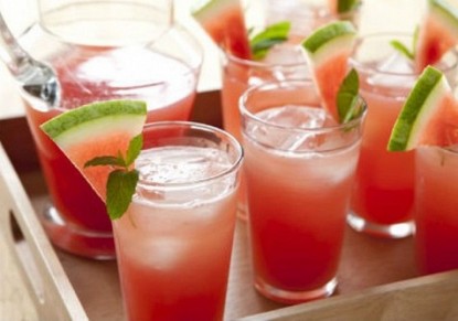 بعد أن تقرأوا هذه المقالة، لن تضعوا أبداً قطع الثلج في مشروباتكم