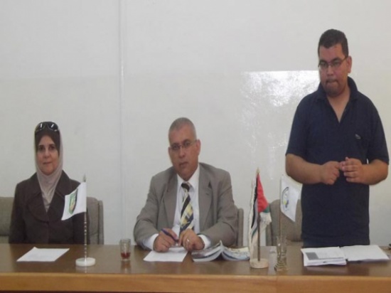 الجمعية الطلابية في كلية الحصن الجامعية تؤدي القسم أمام عميد الكلية الجمعية الطلابية في كلية الحصن الجامعية تؤدي القسم أمام عميد الكلية