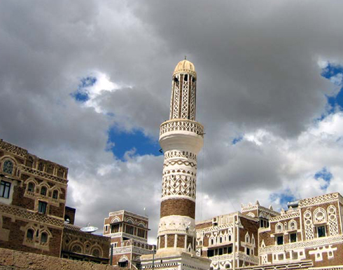 مسلحون حوثيون يقتحمون مسجد " السنة " في صنعاء