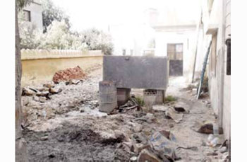 فيضان المجاري يعطل الدراسة في مدرسة اساسية ببلدة الزعتري