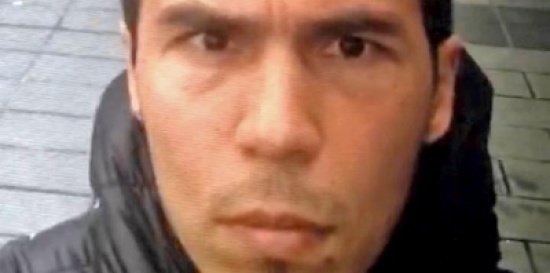 بالفيديو.. شبيه منفذ هجوم اسطنبول يتلقّى “علقة ساخنة” من أتراك غاضبين