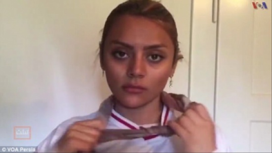 «شاهد» الاتحاد الإيراني لكرة القدم يفصل لاعبة بسبب هذه الصور!