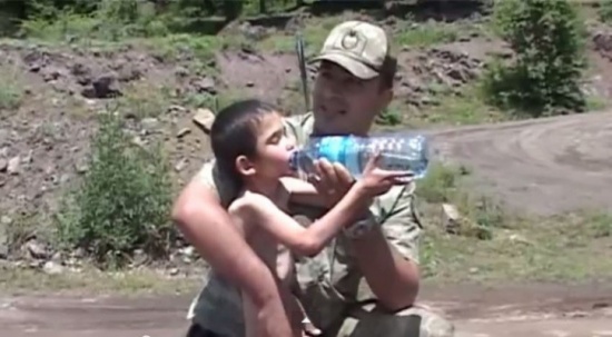 بالفيديو .. العثور على طفل تركي تاه بغابة 6 أيام