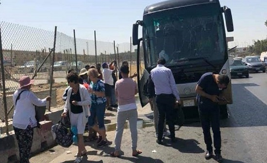 بالصور والفيديو : انفجار يستهدف حافلة سياحية قرب الأهرامات في مصر بالصور والفيديو : انفجار يستهدف حافلة سياحية قرب الأهرامات في مصر
