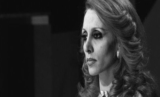 صورة نادرة للسيدة فيروز بسن الـ18 عاماً وهي تغسل الصحون صورة نادرة للسيدة فيروز بسن الـ18 عاماً وهي تغسل الصحون