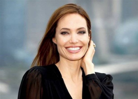 أنجلينا جولي تغار من امرأة لبنانية.. من هي؟! أنجلينا جولي تغار من امرأة لبنانية.. من هي؟!