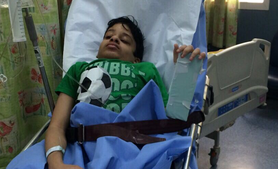 مرض نادر.. طفل يعاني من تقوس بالظهر يهدد بوفاته (صور) مرض نادر.. طفل يعاني من تقوس بالظهر يهدد بوفاته (صور)