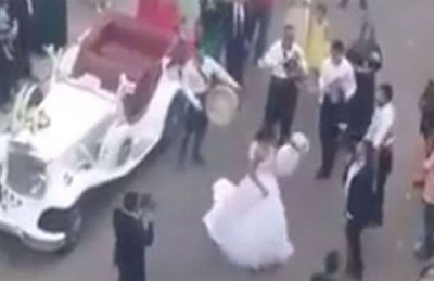 عريس لبناني يترك زفته ليتشاجر مع سائق وسط الشارع ـ فيديو عريس لبناني يترك زفته ليتشاجر مع سائق وسط الشارع ـ فيديو