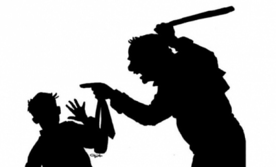 والد قيس للقضاء ونشطاء يطالبون منح الأمهات حق التدخلات الطبية لأبنائهن