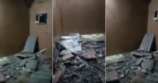 مواطن ذهب لاداء صلاة الفجر وعندما عاد تفاجأ بسقوط سقف المنزل على فراشه مواطن ذهب لاداء صلاة الفجر وعندما عاد تفاجأ بسقوط سقف المنزل على فراشه