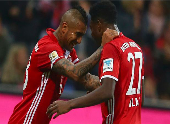 بايرن ميونيخ ينفرد بالصدارة بانتصار سهل على مونشنجلادباخ