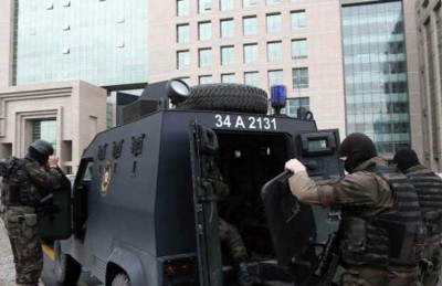 السلطات التركية توقف نحو 50 أجنبياً كانون يعتزمون التوجه لمناطق الاشتباكات في سوريا والعراق السلطات التركية توقف نحو 50 أجنبياً كانون يعتزمون التوجه لمناطق الاشتباكات في سوريا والعراق