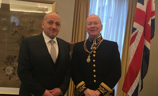 السفير النهار يقدم اوراق اعتماده لملكة بريطانيا