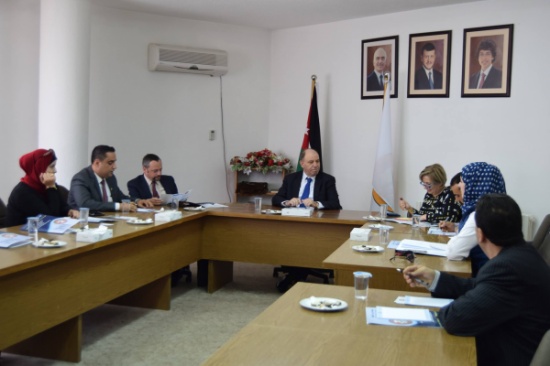 وفد من السفارة الأمريكية يزور جامعة إربد الأهلية وفد من السفارة الأمريكية يزور جامعة إربد الأهلية