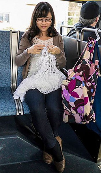 بالصور.. عروس يابانية تصنع فستان زفافها بـ30 دولارا فقط