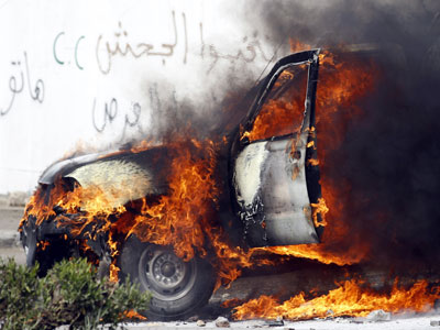 قتيل في تفجيرين استهدفا الشرطة امام جامعة القاهرة في مصر