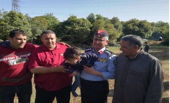 بالصور : العثور على طفل فقد في منطقة احراش اشتفينا بالصور : العثور على طفل فقد في منطقة احراش اشتفينا
