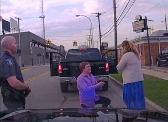 أغرب طريقة لطلب الزواج