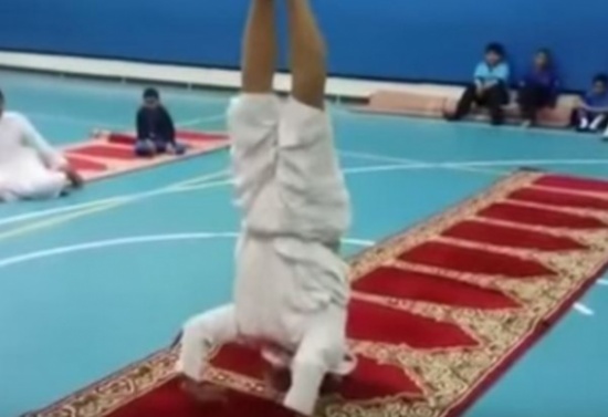 شاهد.. مسن يقوم بتدريبات رياضية صعبة وبشكل طريف