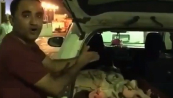 فيديو| “خافوا الله فينا” .. يستغيث بعد رفض مستشفى استقبال جثة قريبته والسبب! فيديو| “خافوا الله فينا” .. يستغيث بعد رفض مستشفى استقبال جثة قريبته والسبب!