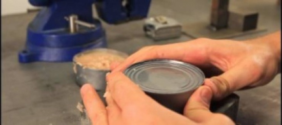 فيديو| هل تعلم أنك تستطيع فتح المعلبات بدون فتاحة علب ؟