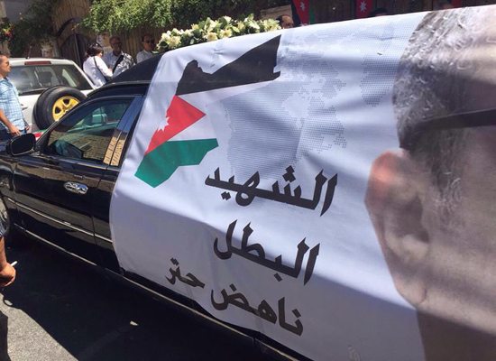 والدة حتر طلبت دفنه في الارض وليس في "الفستقية" والدة حتر طلبت دفنه في الارض وليس في "الفستقية"