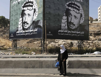 الفلسطينيون يحيون ذكرى رحيل عرفات التاسعة بعد تقرير عن وفاته مسموما الفلسطينيون يحيون ذكرى رحيل عرفات التاسعة بعد تقرير عن وفاته مسموما