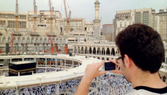 تويتر تشتعل بسبب فتوى تحريم التصوير في الحرم المكي