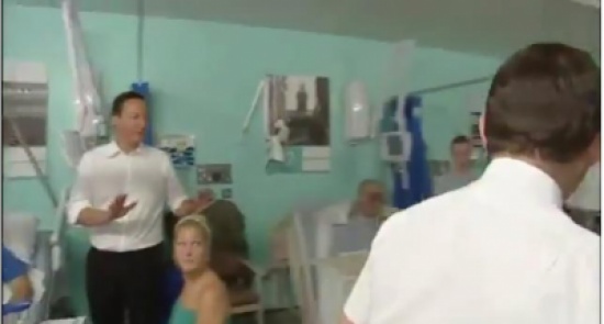 طبيب يطرد رئيس وزراء بريطانيا من المستشفى‏