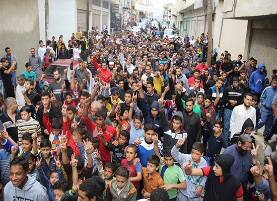 مسيرة بمخيم البقعة احتجاجا على الإجراءات الاسرائيلية بحق المسجد الاقصى مسيرة بمخيم البقعة احتجاجا على الإجراءات الاسرائيلية بحق المسجد الاقصى