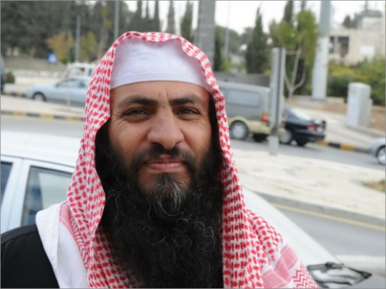 ابو سياف : تنظيم الدولة سيطلب مبادلة الكساسبة بالريشاوي والكربولي ابو سياف : تنظيم الدولة سيطلب مبادلة الكساسبة بالريشاوي والكربولي