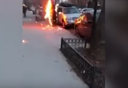 مشهد مرعب: أميركي يتجوّل في الشوارع والنيران تلتهم جسده!