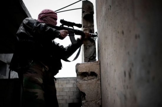 الجيش السوري الحر يقتحم مقر الفرقة 17 فى الرقة الجيش السوري الحر يقتحم مقر الفرقة 17 فى الرقة