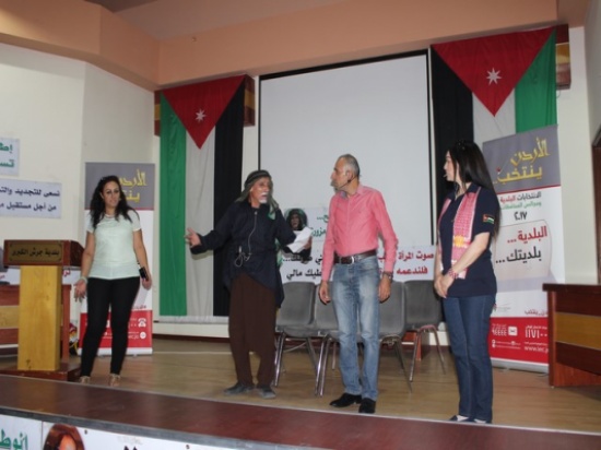 بالصور : مسرحية "  صوتك عالي والوطن الغالي " في جرش