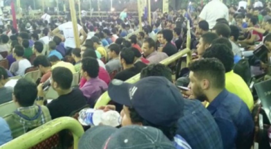 في القاهرة.. درس خصوصي لعشرة آلاف طالب(صور)