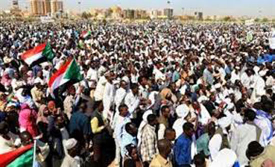 السودان.. "العسكري" يعفي الأمين العام للرئاسة من منصبه