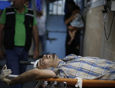 إصابة 15 فلسطينيا خلال قصف إسرائيلي استهدف مسجدا ملاصقا لمدرسة تأوي نازحين شمالي غزة