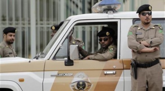 السعودية: لص يسرق منزلاً رغم تواجد الأسرة داخله السعودية: لص يسرق منزلاً رغم تواجد الأسرة داخله