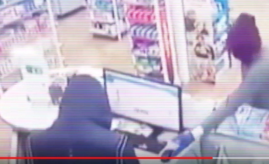 بالفيديو : شاهدوا كيف تمت عملية السطو على صيدلية بعمان بالفيديو : شاهدوا كيف تمت عملية السطو على صيدلية بعمان