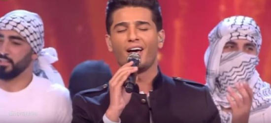 فيديو| حذاء الفنان محمد عساف يثير جدلاً واسعاً في نهائي 'Arab Idol '!! فيديو| حذاء الفنان محمد عساف يثير جدلاً واسعاً في نهائي 'Arab Idol '!!
